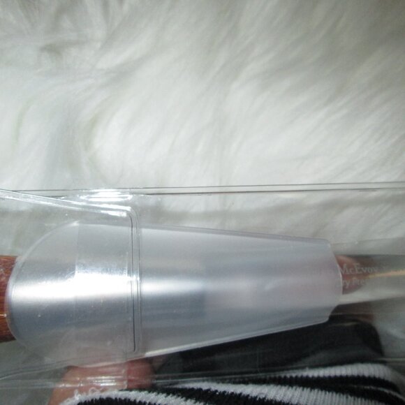 Trish McAvoy WET & DRY Face Brush For Dramatic or Daily looks Versatile & NEW - Picture 3 of 4
